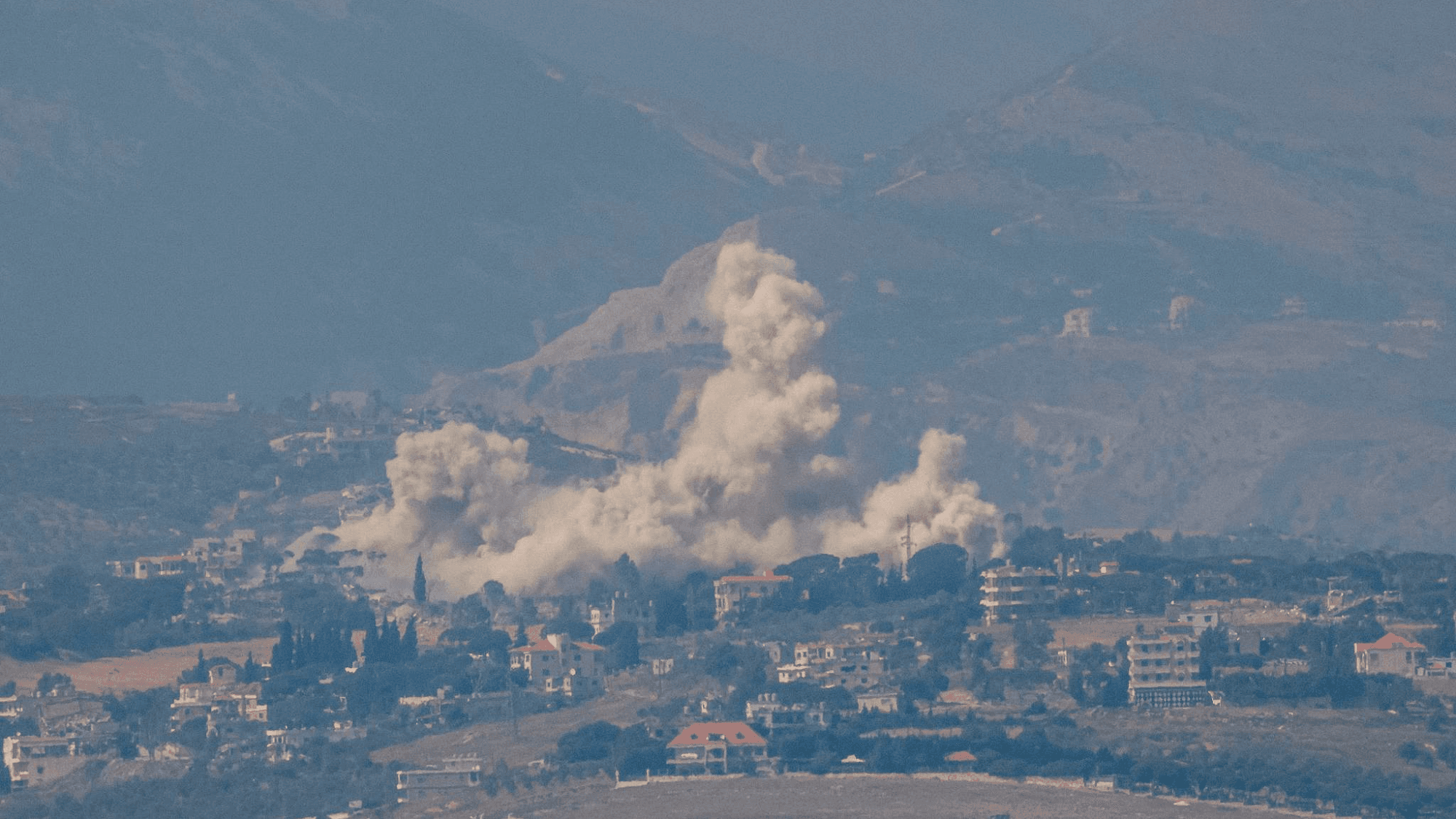 هجمات إسرائيلية في جنوب لبنان أسفرت عن مقتل 12 شخصا على الأقل